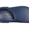 Crocs 2 Flache Sandalen in Tiefblau 205619-410