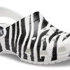 Crocs Classic Clog Strandsandalen mit Tierdruck Schwarz Weiß 206676-1DE