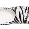 Crocs Classic Clog Strandsandalen mit Tierdruck Schwarz Weiß 206676-1DE