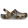 Crocs Classic Clog x thisisneverthat x Realtree Clogs „Edge Camo Walnut “ 207631-267