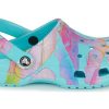 Crocs Classic Clogs mit Palmendruck „Neptune Multi“ 208587-4NQ