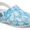 Crocs Classic Duke Print Clogs „Blau Weiß“ 210003-4OX