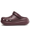 Crocs Classic Mega Crush Clogs „Dunkle Kirsche“ 207521-6WD