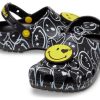 Crocs Classic Smiley World Clogs „Schwarz Weiß“ 207971-0C4