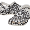 Crocs Classic Warped Logo Clogs „Weiß Schwarz“ 210805-100