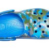 Crocs Crocband Printed Sandalen Blau Camouflage Unisex 205834-4JU Crocs Crocband Printed Sandalen Blau Camouflage Unisex 205834-4JU