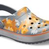 Crocs Crocband Printed Sandalen Schwarz Orange Camouflage „Black Orange“ 205834-02Q Crocs Crocband Printed Sandalen Schwarz Orange Camouflage „Black Orange“ 205834-02Q