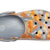 Crocs Crocband Printed Sandalen Schwarz Orange Camouflage „Black Orange“ 205834-02Q Crocs Crocband Printed Sandalen Schwarz Orange Camouflage „Black Orange“ 205834-02Q