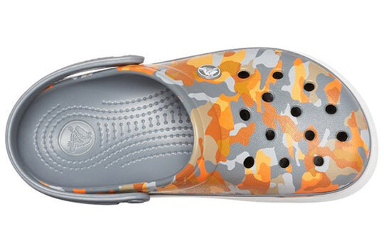 Crocs Crocband Printed Sandalen Schwarz Orange Camouflage „Black Orange“ 205834-02Q Crocs Crocband Printed Sandalen Schwarz Orange Camouflage „Black Orange“ 205834-02Q