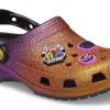 Crocs Disney x Klassischer Clog „Hocus Pocus“ 206911-90H Crocs Disney x Klassischer Clog „Hocus Pocus“ 206911-90H