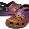 Crocs Disney x Klassischer Clog „Hocus Pocus“ 206911-90H Crocs Disney x Klassischer Clog „Hocus Pocus“ 206911-90H