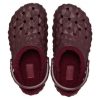 Crocs Gefütterte geometrische Clogs „Dark Cherry“ 210069-6WD
