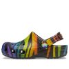 Crocs (GS) Classic Seasonal Print Clogs „Schwarz Multi“ 207345-0C4