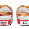 Crocs KFC x Klassischer Clog „Fried Chicken Print“ 206675-90H