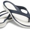 Crocs (WMNS) Casual Cozy Flip-Flops Tiefblau 204974-462