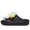 Crocs (WMNS) Classic Cozy Daisy Clogs „Schwarz Multi“ 209240-001