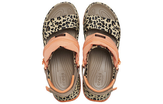 Crocs (WMNS) Hiker Xscape Animal Sandalen „Khaki Leopard“ 208611-2BY Crocs (WMNS) Hiker Xscape Animal Sandalen „Khaki Leopard“ 208611-2BY