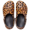 Crocs (WMNS) Klassische Clogs mit Tierdruck, Strandsandalen, Leopardenmuster, 206676-90L Crocs (WMNS) Klassische Clogs mit Tierdruck, Strandsandalen, Leopardenmuster, 206676-90L