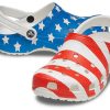 Crocs (WMNS) USA Musterdruck Leichte, gemütliche Sandalen Blau Rot 205974-94S Crocs (WMNS) USA Musterdruck Leichte, gemütliche Sandalen Blau Rot 205974-94S