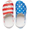 Crocs (WMNS) USA Musterdruck Leichte, gemütliche Sandalen Blau Rot 205974-94S Crocs (WMNS) USA Musterdruck Leichte, gemütliche Sandalen Blau Rot 205974-94S