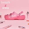 Crocs x Benefit Classic Clog „Pink“ 207550-669