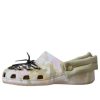 Crocs x Casestudy Classic Clogs „Weiß Multi“ 208213